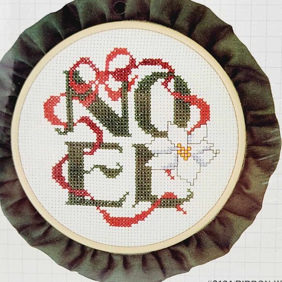 Designs For The Needle Ribbon Wreath NOEL Counted Cross Stitch Kit #3124 Vtg 80s - Picture 2 of 5